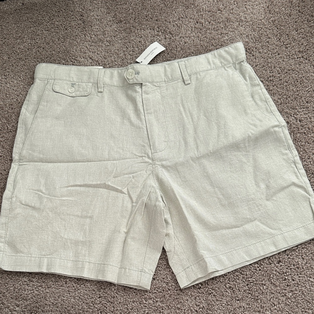 Banana Republic Men’s Linen Blend 7” Shorts. Size 32. NWT